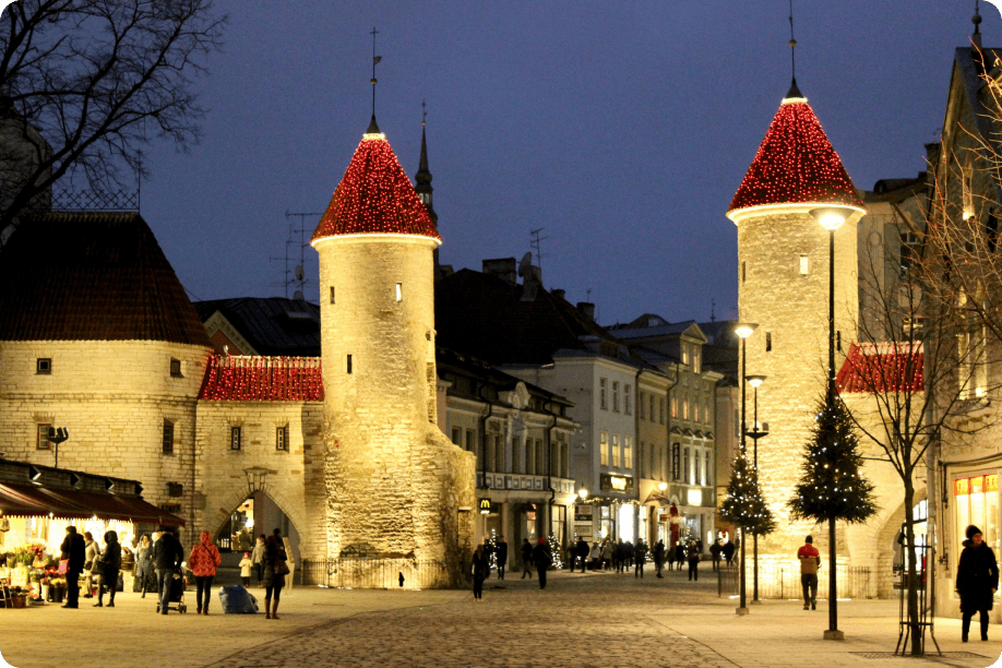 tallinn at night